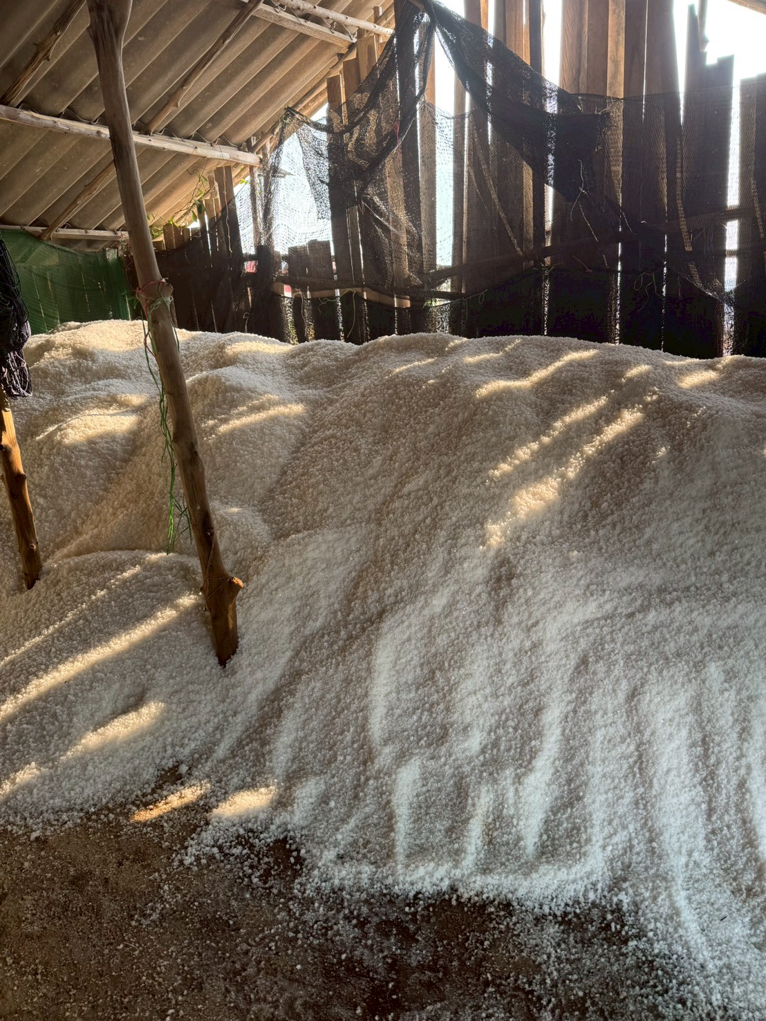 title - ส.ป.ก. จันทบุรี ร่วมลงพื้นที่ติดตาม นายกฤษ อุตตมะเวทิน รองปลัดกระทรวงเกษตรและสหกรณ์ และคณะ ในการติดตามคาดการณ์สถานการณ์เกลือทะเล และประชุมคณะกรรมการพัฒนาเกลือทะเลไทย และคณะทำงานภายใต้คณะกรรมการพัฒนาเกลือทะเลไทย 